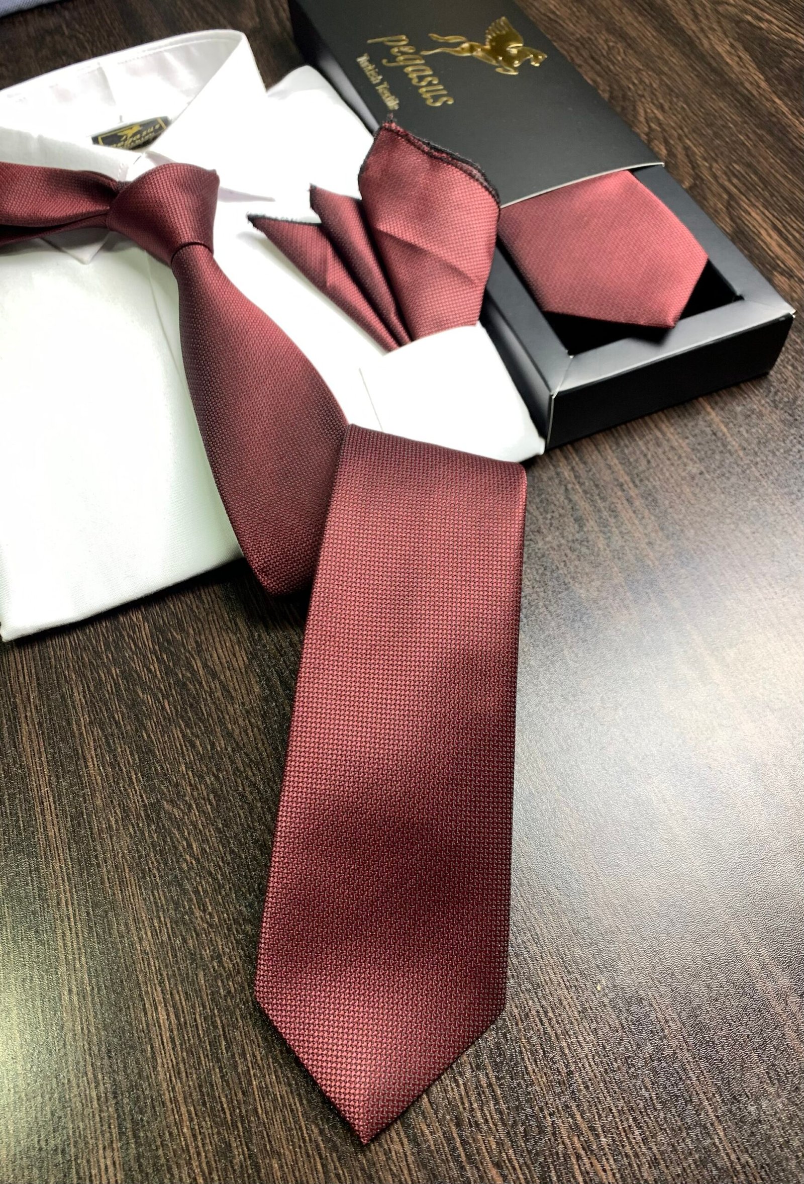 Burgundy Turkish Tie Set 7.5 cmIncludes Matching Pocket Square & Luxury Gift Box