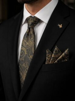 Black & Gold Turkish Tie Set – 7.5 cm

Includes Matching Pocket Square & Luxury Gift Box