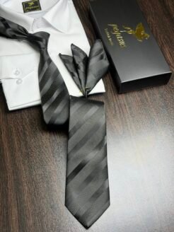 07- Black Striped Premium Turkish Tie Set 7.5 cm

Includes Matching Pocket Square & Luxury Gift Box